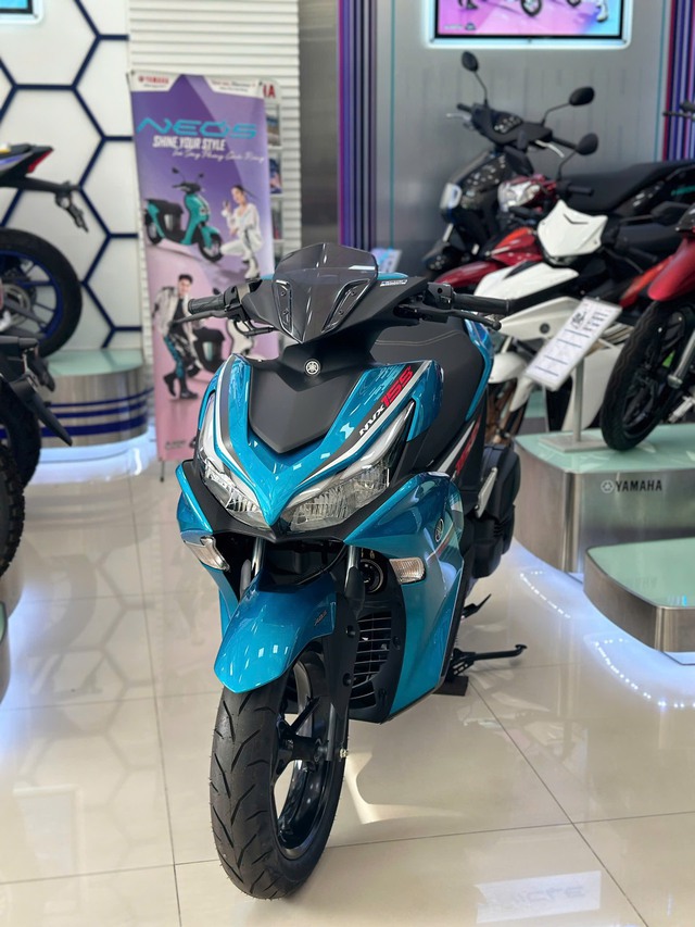Xả kho, đối thủ của Honda Vario bất ngờ giảm sâu tại đại lý, tặng kèm cả đồng hồ cực xịn - Ảnh 2.