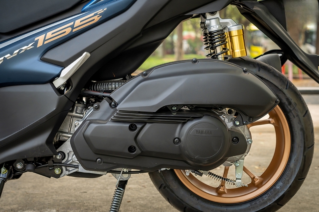 Xả kho, đối thủ của Honda Vario bất ngờ giảm sâu tại đại lý, tặng kèm cả đồng hồ cực xịn - Ảnh 3.