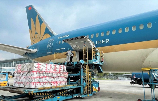 Từ 1/7, hai “ông lớn” của ngành logistics sân bay yêu cầu thanh toán không tiền mặt- Ảnh 1. Từ 1/7, hai “ông lớn” của ngành logistics sân bay yêu cầu thanh toán không tiền mặt- Ảnh 1.
