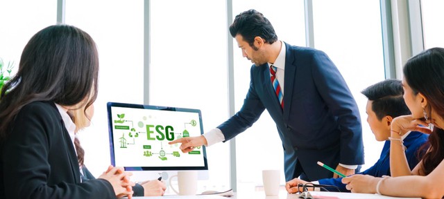 "Một CEO công ty đầu tư lớn tại TP. HCM đến giờ ngủ vẫn phải vắt tay lên trán suy nghĩ tìm nhân lực ESG" - Ảnh 2.