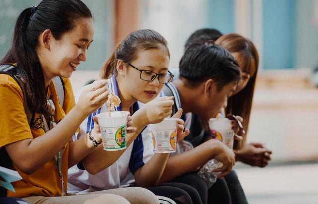 Sinh viên đại học Việt Nam tiêu trung bình 6,4 triệu VND/tháng nhưng thường xuyên ăn mì gói- Ảnh 1. Sinh viên đại học Việt Nam tiêu trung bình 6,4 triệu VND/tháng nhưng thường xuyên ăn mì gói- Ảnh 1.