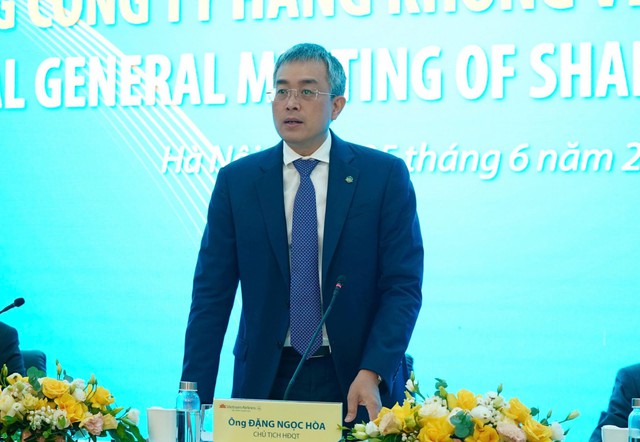 Học Vietjet Air bán gấu bông, mỳ tôm, Vietnam Airlines muốn tăng thêm doanh thu từ trà sữa, Wifi trên máy bay - Ảnh 1.