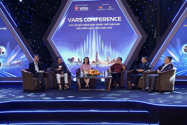 TS Lê Xuân Nghĩa: Giá bất động sản vượt sức tưởng tượng khiến người nghèo vô vọng về nhà ở- Ảnh 1. TS Lê Xuân Nghĩa: Giá bất động sản vượt sức tưởng tượng khiến người nghèo vô vọng về nhà ở- Ảnh 1.