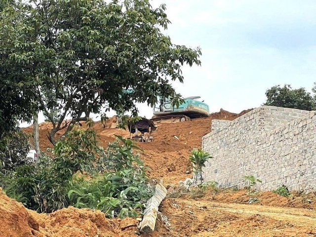 Hà Nội vào cuộc sau phản ánh về xây dựng không phép ở Ba Vì - Ảnh 1.