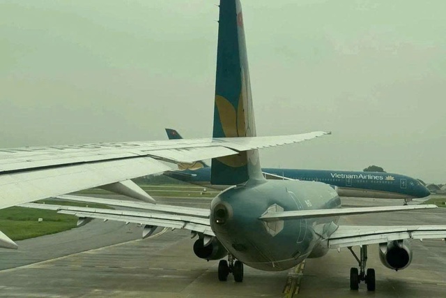 Vietnam Airlines nói gì về vụ 2 máy bay va quệt tại Nội Bài? - Ảnh 1.