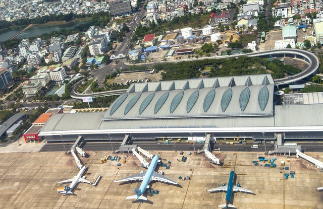 Hai năm liên tiếp đạt chứng nhận 5 sao Skytrax, Sân bay Quốc tế Đà Nẵng tiếp tục củng cố vị trí cửa ngõ hàng không miền Trung với loạt công nghệ hiện đại - Ảnh 1.