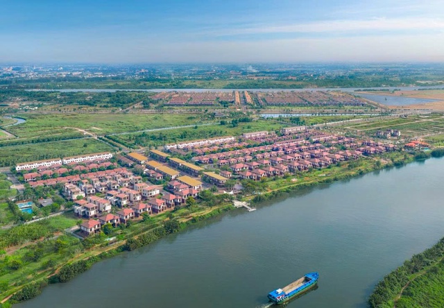 Từ khu Đông đến khu Tây, doanh nghiệp liên tục bung hàng, thị trường bất động sản phía Nam “sang trang mới” vào cuối năm?
- Ảnh 1.