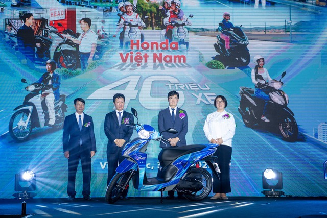 'Xe ga quốc dân' Vision trở thành chiếc xe thứ 40 triệu Honda Việt Nam xuất xưởng - Ảnh 1.