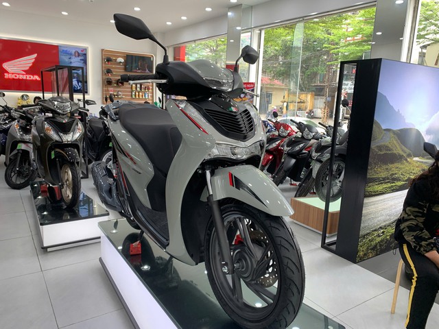 Giá xe máy ở mức thấp hiếm có: Honda Vision, SH, Winner X, Janus... bán dưới mức đề xuất tối đa 23 triệu đồng, tặng kèm đồng hồ xịn xò - Ảnh 3.