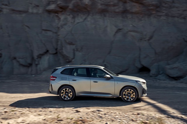 Bộ đôi BMW X3 và 5 Series 2025 ra mắt Việt Nam: Thiết kế mới lạ, công nghệ nâng cấp - vừa ra mắt đã ưu đãi 100 triệu đồng - Ảnh 2.