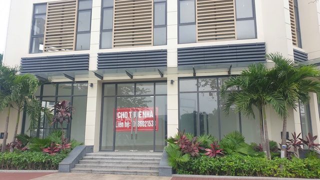 Buồn của shophouse triệu đô: Giá cao, mua vào dễ bán ra khó, bỏ hoang mòn mỏi chờ khách thuê- Ảnh 4. Buồn của shophouse triệu đô: Giá cao, mua vào dễ bán ra khó, bỏ hoang mòn mỏi chờ khách thuê- Ảnh 4.