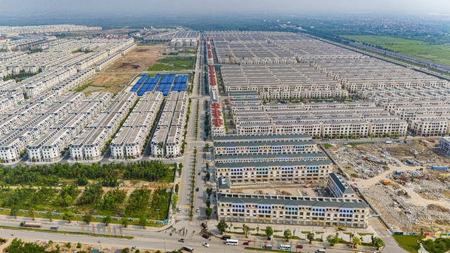Doanh nghiệp của gia đình Tổng thống Trump vừa đổ bộ, Hưng Yên đã phá vỡ mọi kỷ lục thu hút vốn đầu tư, chỉ trong 5 tháng cao gấp đôi cả năm 2024
- Ảnh 1.