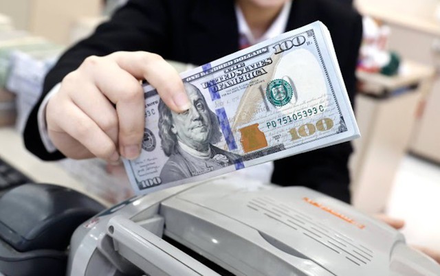 Lưu ý: Những điều cần biết về giao dịch USD tại Việt Nam để vừa có lợi lại không bị phạt nặng- Ảnh 1. Lưu ý: Những điều cần biết về giao dịch USD tại Việt Nam để vừa có lợi lại không bị phạt nặng- Ảnh 1.