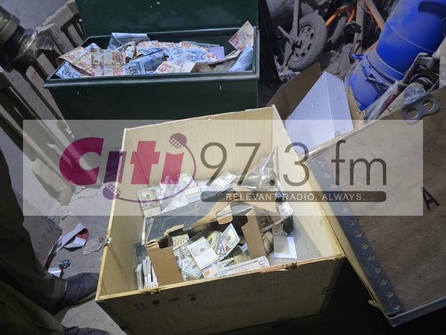 Nhận tin mật, lực lượng an ninh nhanh chống đột kích một kho hàng: Phát hiện 12 container chứa tiền 5 triệu USD tiền giả và vàng giả - Ảnh 2.