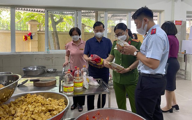 Xử phạt hơn 350 triệu đồng với loạt cơ sở vi phạm về an toàn thực phẩm- Ảnh 1. Xử phạt hơn 350 triệu đồng với loạt cơ sở vi phạm về an toàn thực phẩm- Ảnh 1.
