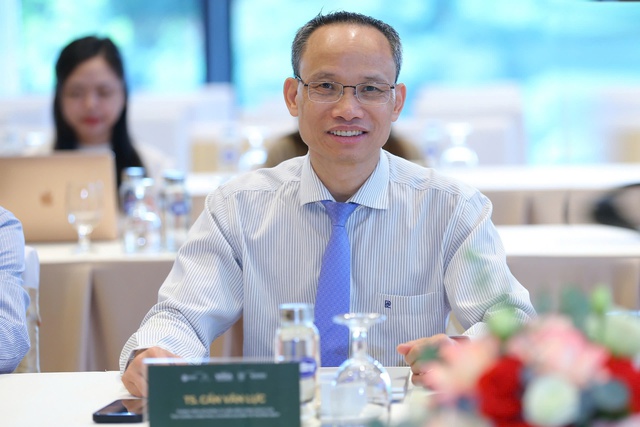TS. Cấn Văn Lực: TP.HCM cần học cách quản lý như Seoul, xây đô thị như Thượng Hải, nhìn vào Thâm Quyến và Mumbai để phát triển
- Ảnh 1. TS. Cấn Văn Lực: TP.HCM cần học cách quản lý như Seoul, xây đô thị như Thượng Hải, nhìn vào Thâm Quyến và Mumbai để phát triển
- Ảnh 1.
