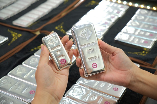 Giá bạc tăng nhẹ, tiếp thêm kỳ vọng cho nhà đầu tư - Ảnh 1.