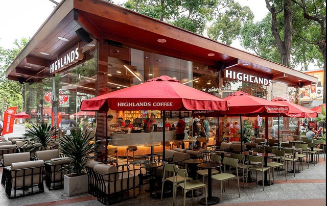 Tại sao Highlands Coffee liên tục tung ra các mô hình mới như kiosk cà phê tại cây xăng và drive-thru? - Ảnh 3.