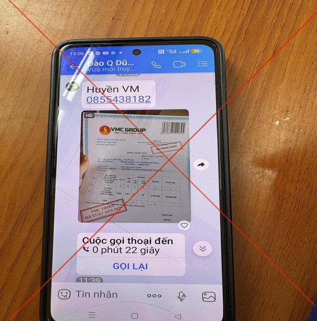 Người đàn ông được yêu cầu chuyển khoản 230 triệu đồng mua 20 can hóa chất: Vài giờ sau bị mời lên công an xã làm việc - Ảnh 1.