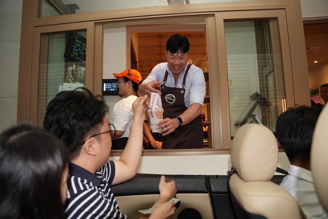 Mô hình Drive Thru mà Highlands mới triển khai liệu có cơ hội thành công tại thị trường Việt Nam?  - Ảnh 1.