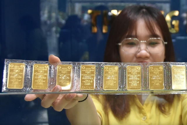 Cập nhật giá vàng hôm nay ngày 23/7: Vàng SJC tăng 700.000 đồng/lượng - Ảnh 1.