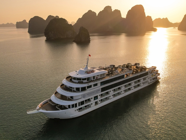 Sau khi xin lỗi vì bắn pháo hoa, 'trùm' du thuyền miền Bắc quyết định hỗ trợ từ 3-6 triệu mỗi tháng cho trẻ mồ côi vụ tai nạn tàu - Ảnh 1.