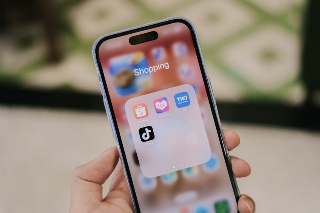 TikTok Shop vượt Shopee, Lazada và Tiki lao dốc: Bức tranh trái chiều của các sàn TMĐT sau 6 tháng đầu năm 2025 - Ảnh 1.