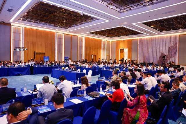 Lãnh đạo các Bộ, ngành, địa phương, các chuyên gia hàng đầu và đại diện các tập đoàn lớn VinGroup, Vietcombank, Techcombank, Gelex …cùng "đưa Khánh Hoà đột phá trong Kỷ nguyên mới" - Ảnh 2.