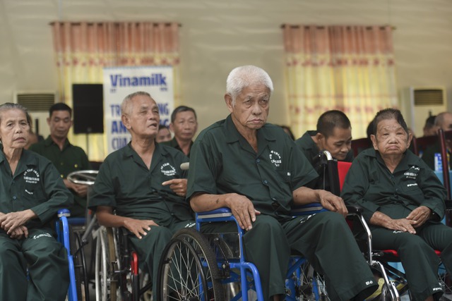 Vinamilk ‘viết tiếp câu chuyện hòa bình’ bằng tranh và hành động - Ảnh 2.