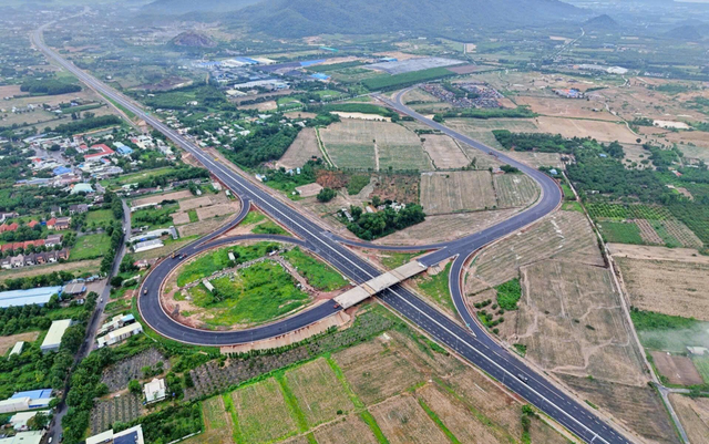 Cả thị trường địa ốc phía Đông Tp.HCM trở lại chặng đua cuối năm: Hạ tầng bám sát tiến độ, doanh nghiệp tận dụng thời cơ tăng tốc sản phẩm - Ảnh 1. Cả thị trường địa ốc phía Đông Tp.HCM trở lại chặng đua cuối năm: Hạ tầng bám sát tiến độ, doanh nghiệp tận dụng thời cơ tăng tốc sản phẩm - Ảnh 1.