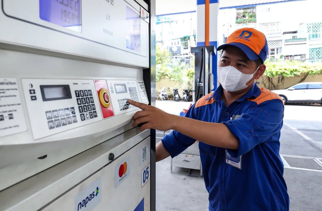 Giá xăng diễn biến ra sao tại kỳ điều hành chiều 31/7? - Ảnh 1.