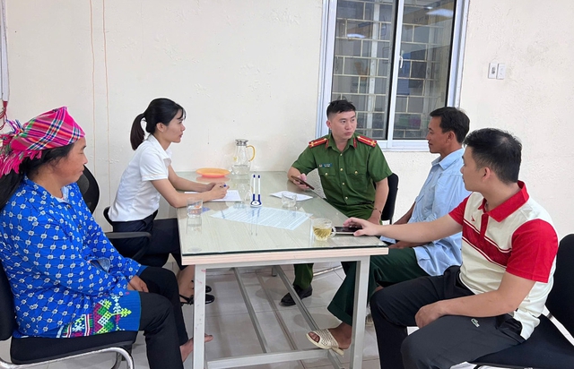 Không đặt đơn, cặp vợ chồng lại đến bưu điện chuyển khoản 30 triệu đồng để trả phí ship hàng: Công an lập tức có mặt, dừng giao dịch - Ảnh 1.