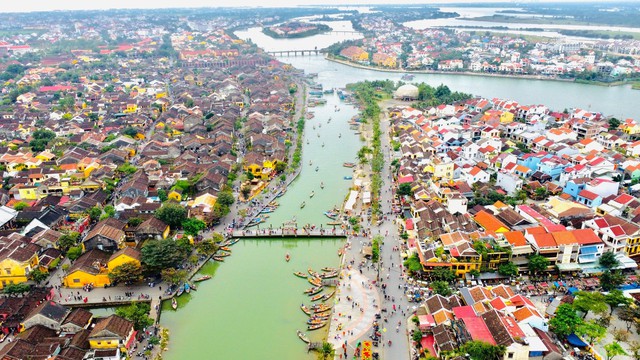 Thay vì "lướt sóng" ngắn hạn, nhà đầu tư bất động sản miền Bắc đang tìm "bến đỗ" mới?- Ảnh 1. Thay vì "lướt sóng" ngắn hạn, nhà đầu tư bất động sản miền Bắc đang tìm "bến đỗ" mới?- Ảnh 1.