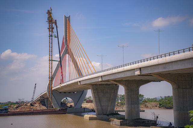 Hải Phòng và Bắc Ninh đón tin vui: Cầu dây văng nghìn tỷ, kết nối 2 địa phương chính thức được thông xe- Ảnh 1. Hải Phòng và Bắc Ninh đón tin vui: Cầu dây văng nghìn tỷ, kết nối 2 địa phương chính thức được thông xe- Ảnh 1.