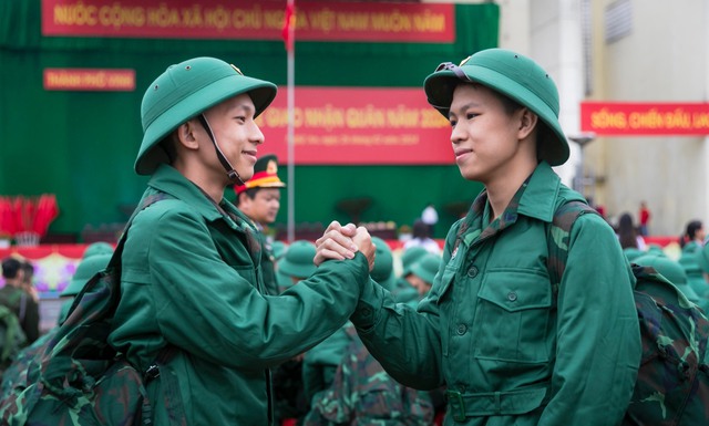 Quy định mới: Không gọi nhập ngũ công dân mắc tật khúc xạ cận thị lớn hơn 1,5 diop, viễn thị các mức độ - Ảnh 1.
