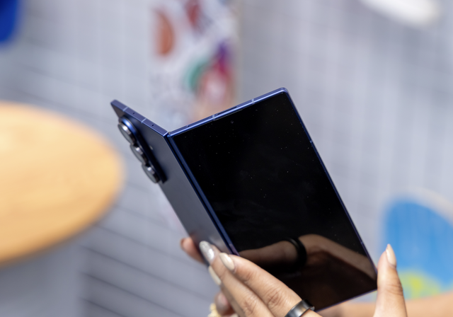 Samsung Galaxy Z Fold7 ra mắt: Mỏng, nhẹ hơn bao giờ hết, giá từ 46,99 triệu đồng - Ảnh 8.