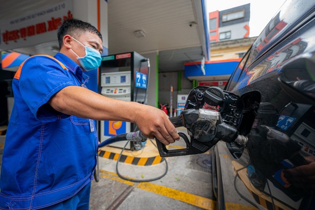 Giá xăng sẽ lấy lại đà tăng vào chiều 10/7 - Ảnh 1.