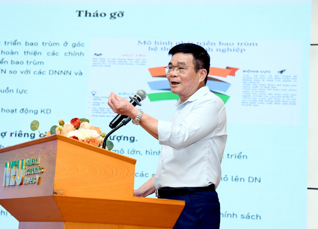 GS. TS Ngô Thắng Lợi: ‘Buôn bán hàng rong, cắt tóc, xe ôm… cũng cần đưa vào khu vực kinh tế tư nhân’ - Ảnh 1.