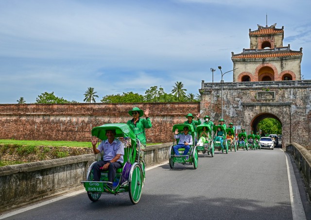 Grab ra mắt dịch vụ Grab xích lô tại Việt Nam - Ảnh 1.
