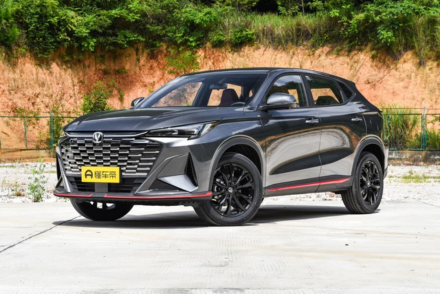 'Ông trùm' xe tải tại Việt Nam trình làng mẫu SUV đối thủ của Mazda CX-5: giá chưa tới 300 triệu đồng - Ảnh 1.