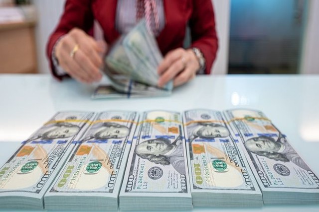 Ngày 20/8: Tỷ giá ngân hàng lần đầu vượt 26.500 đồng, USD tự do lập đỉnh mới - Ảnh 1.
