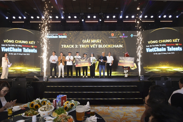 Lộ diện 4 nhóm builder Việt chia nhau giải thưởng blockchain 'khủng' 3,5 tỷ đồng- Ảnh 4. Lộ diện 4 nhóm builder Việt chia nhau giải thưởng blockchain 'khủng' 3,5 tỷ đồng- Ảnh 4.