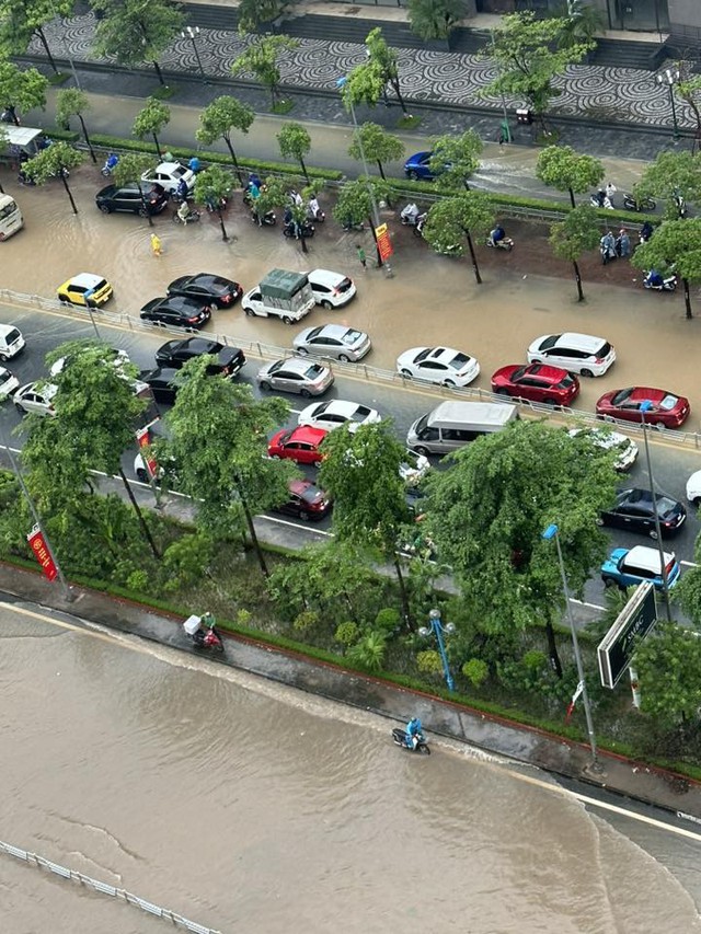 Khu nhà giàu Ciputra hễ mưa là ngập trong "biển nước" nhưng giá biệt thự vài trăm tỷ/căn - Ảnh 2.