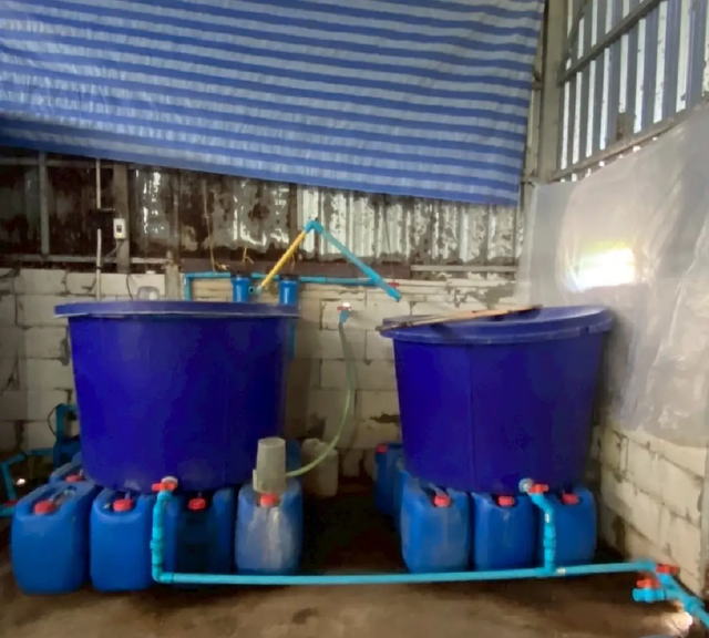 Một trung tướng chỉ huy cuộc đột kích, tóm gọn đường dây sản xuất nước tương, cà phê giả quy mô lớn, tịch thu hơn 75.000 sản phẩm sắp tung ra thị trường - Ảnh 2.
