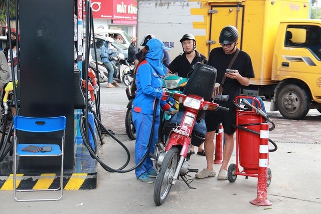 Giá xăng có thể tiếp tục tăng vào chiều 28/8 - Ảnh 1.