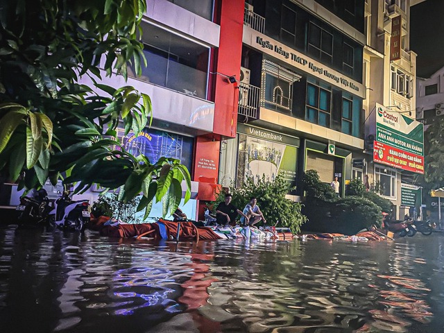 Tin vui cho hàng nghìn hộ dân sống ở "làng biệt thự" triệu đô Hà Nội hễ mưa là ngập trong "biển nước"- Ảnh 2. Tin vui cho hàng nghìn hộ dân sống ở "làng biệt thự" triệu đô Hà Nội hễ mưa là ngập trong "biển nước"- Ảnh 2.