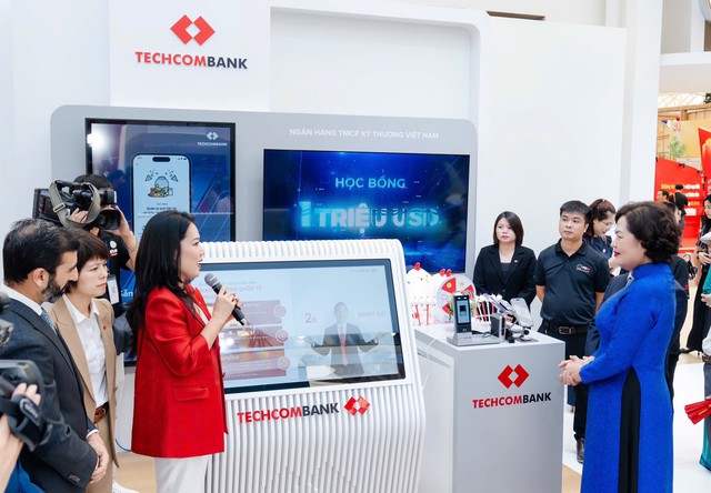 Techcombank ghi dấu ấn tại "Triển lãm thành tựu đất nước" - Ảnh 1.