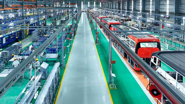 Bắt tay "ông lớn" LG xây nhà máy pin 1.200 tỷ ở Huế: Kim Long Motor có tiềm lực thế nào mà chơi lớn thế? - Ảnh 3.