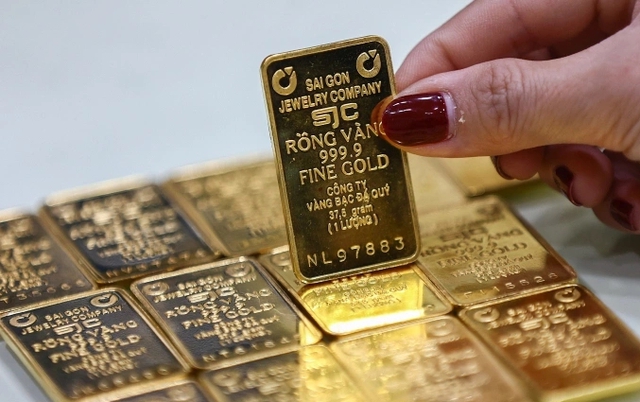 Cập nhật giá vàng hôm nay ngày 29/8: Vàng miếng SJC sắp chạm mốc 129 triệu đồng/lượng - Ảnh 1.