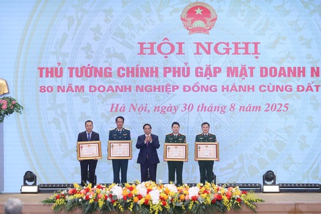 Tập đoàn Geleximco, Sun Group, BRG và loạt doanh nghiệp lớn nhận bằng khen của Thủ tướng Chính phủ- Ảnh 2. Tập đoàn Geleximco, Sun Group, BRG và loạt doanh nghiệp lớn nhận bằng khen của Thủ tướng Chính phủ- Ảnh 2.